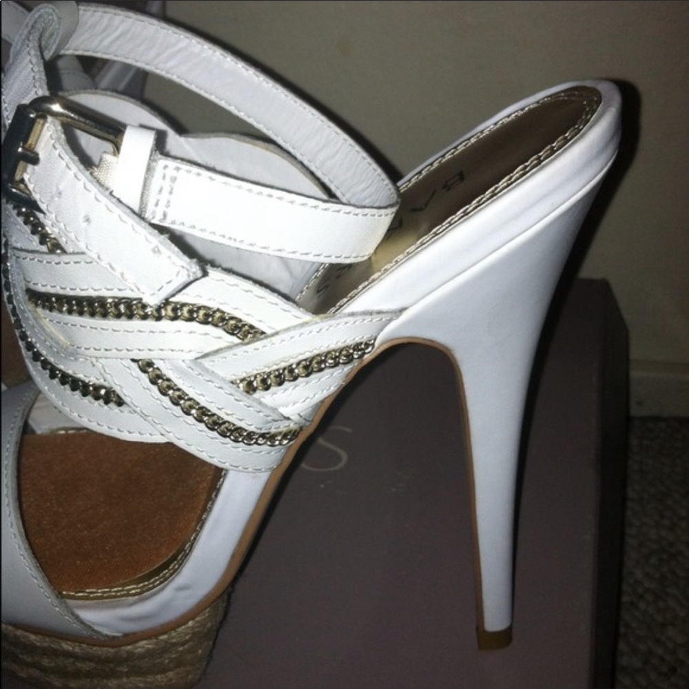 Baker, white sandals - Picture 3 of 4